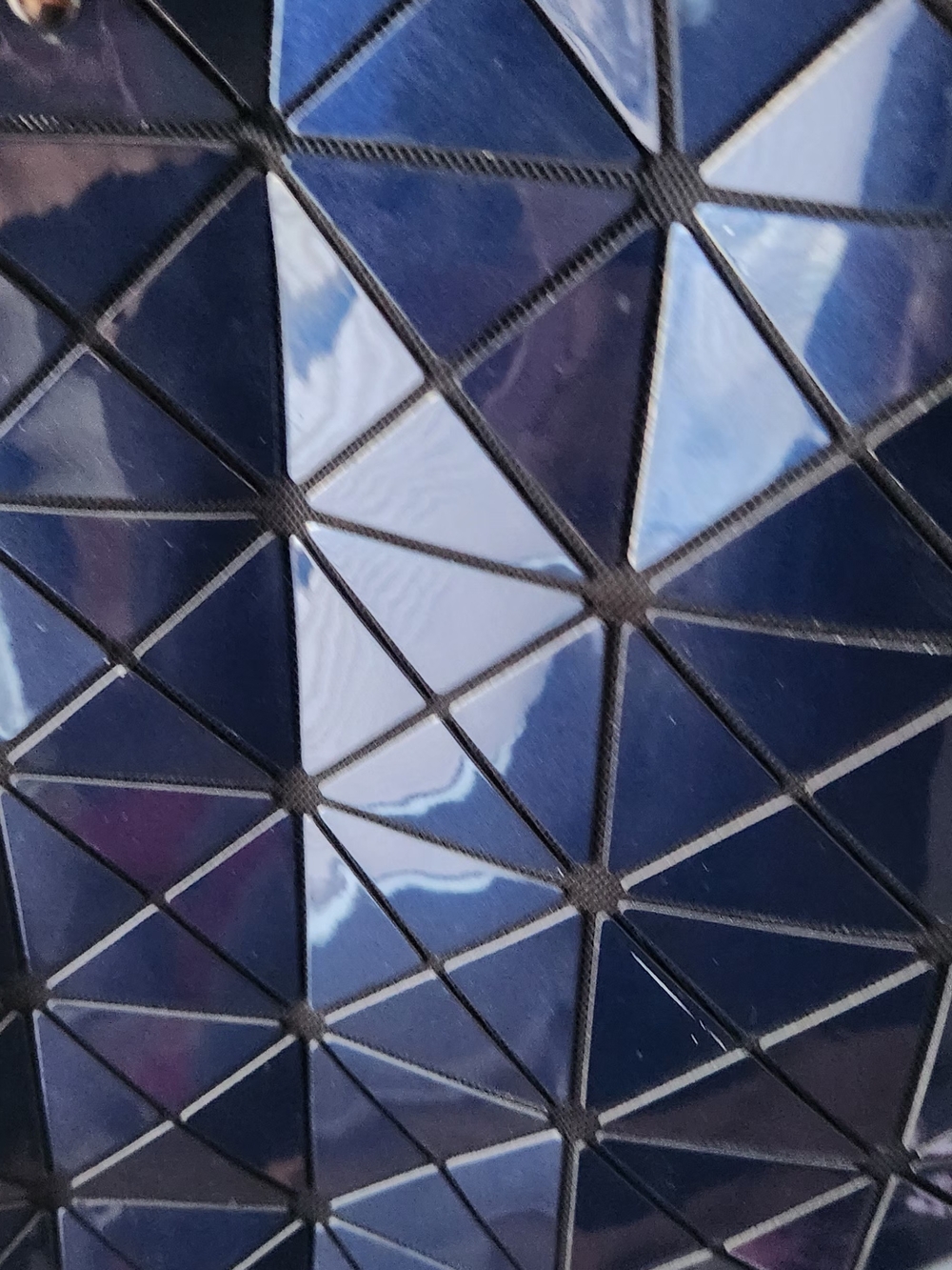 ISSEY MIYAKE Wonder Tote Bag Squid in Navy and Black - Picture 6 of 7